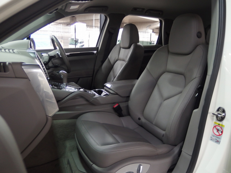 ポルシェ カイエン 正規ディーラー車　右ハンドル EUR-GTエアロ　ESローダウンサス　社外22インチアルミ 中古車