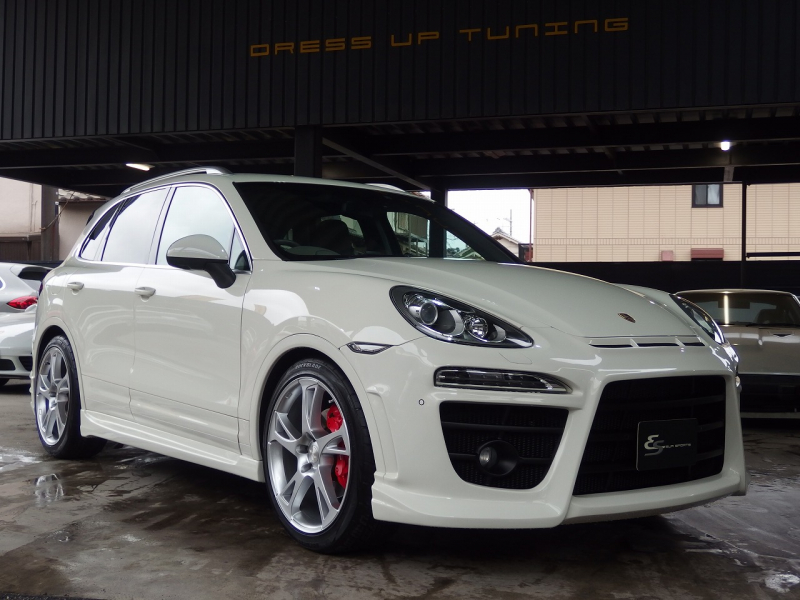 ポルシェ カイエン 正規ディーラー車　右ハンドル EUR-GTエアロ　ESローダウンサス　社外22インチアルミ 中古車