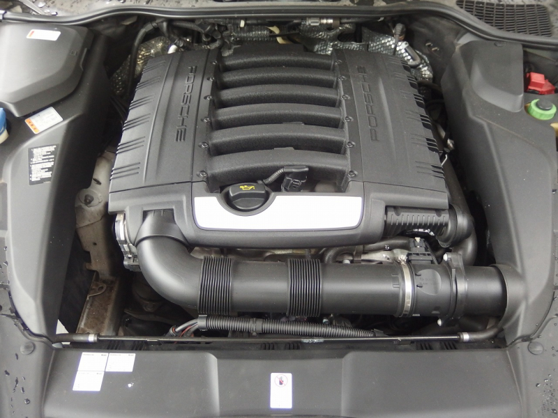 ポルシェ カイエン 正規ディーラー車　右ハンドル EUR-GTエアロ　ESローダウンサス　社外22インチアルミ 中古車