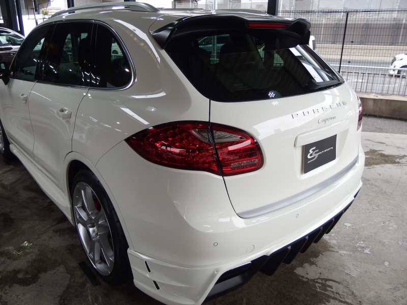 ポルシェ カイエン 正規ディーラー車　右ハンドル EUR-GTエアロ　ESローダウンサス　社外22インチアルミ 中古車