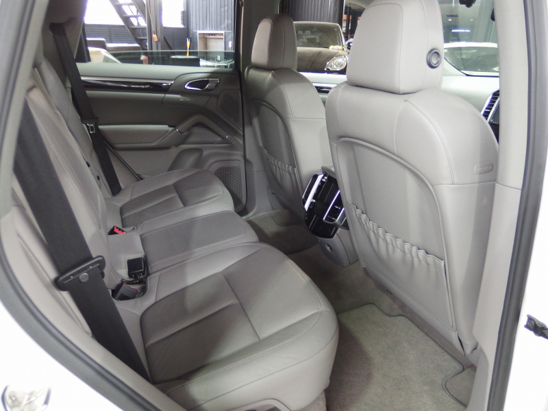 ポルシェ カイエン 正規ディーラー車　右ハンドル EUR-GTエアロ　ESローダウンサス　社外22インチアルミ 中古車