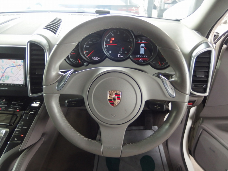 ポルシェ カイエン 正規ディーラー車　右ハンドル EUR-GTエアロ　ESローダウンサス　社外22インチアルミ 中古車