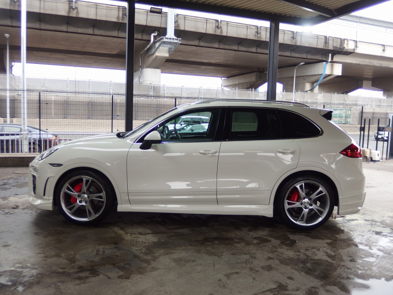 ポルシェ カイエン 正規ディーラー車　右ハンドル EUR-GTエアロ　ESローダウンサス　社外22インチアルミ 中古車