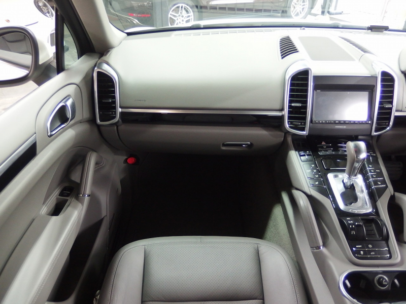 ポルシェ カイエン 正規ディーラー車　右ハンドル EUR-GTエアロ　ESローダウンサス　社外22インチアルミ 中古車