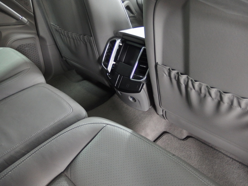 ポルシェ カイエン 正規ディーラー車　右ハンドル EUR-GTエアロ　ESローダウンサス　社外22インチアルミ 中古車