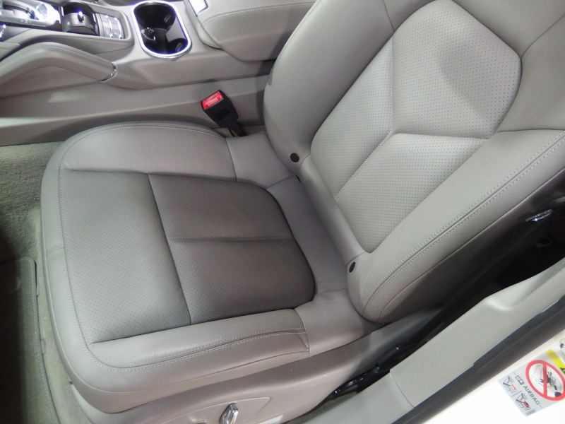 ポルシェ カイエン 正規ディーラー車　右ハンドル EUR-GTエアロ　ESローダウンサス　社外22インチアルミ 中古車