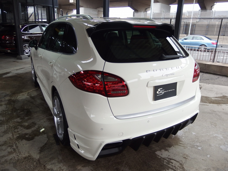 ポルシェ カイエン 正規ディーラー車　右ハンドル EUR-GTエアロ　ESローダウンサス　社外22インチアルミ 中古車