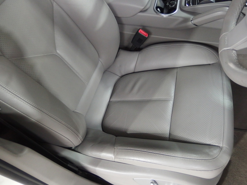 ポルシェ カイエン 正規ディーラー車　右ハンドル EUR-GTエアロ　ESローダウンサス　社外22インチアルミ 中古車