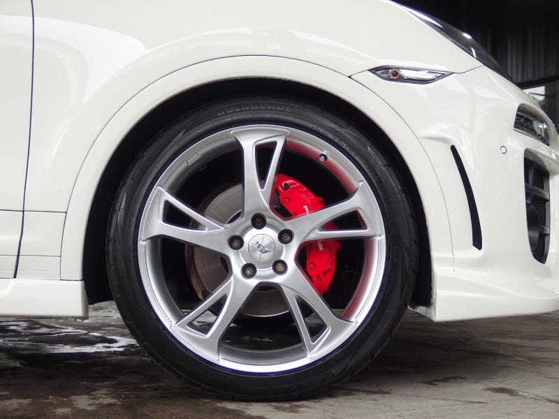 ポルシェ カイエン 正規ディーラー車　右ハンドル EUR-GTエアロ　ESローダウンサス　社外22インチアルミ 中古車