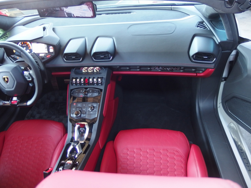 ランボルギーニ&nbsp;ウラカン&nbsp;LP610-4　スパイダー　正規ディーラー車　左ハンドル　純正20インチアルミ　フロントリフター　シートヒーター&nbsp;中古車