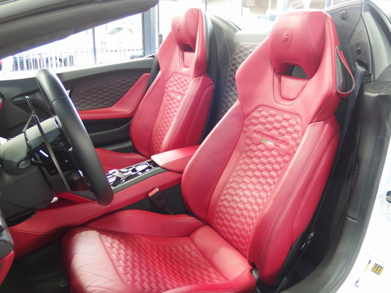 ランボルギーニ&nbsp;ウラカン&nbsp;LP610-4　スパイダー　正規ディーラー車　左ハンドル　純正20インチアルミ　フロントリフター　シートヒーター&nbsp;中古車