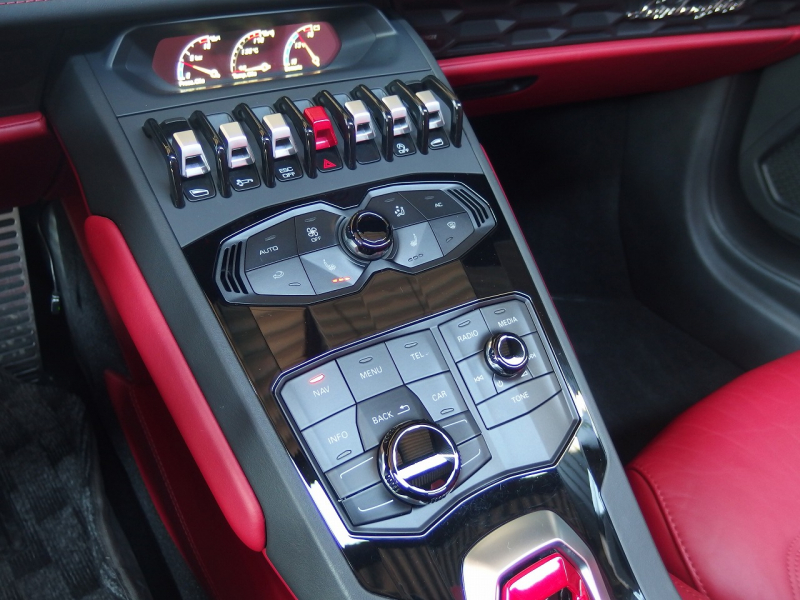 ランボルギーニ&nbsp;ウラカン&nbsp;LP610-4　スパイダー　正規ディーラー車　左ハンドル　純正20インチアルミ　フロントリフター　シートヒーター&nbsp;中古車