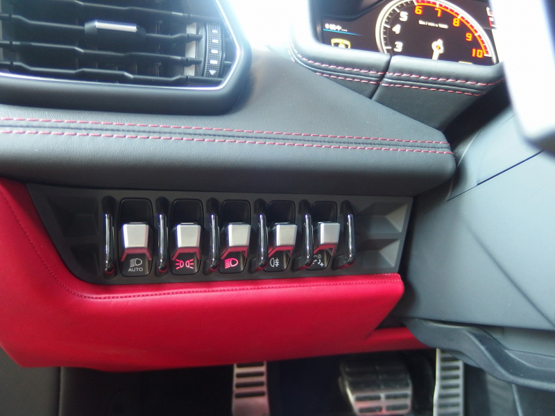 ランボルギーニ&nbsp;ウラカン&nbsp;LP610-4　スパイダー　正規ディーラー車　左ハンドル　純正20インチアルミ　フロントリフター　シートヒーター&nbsp;中古車