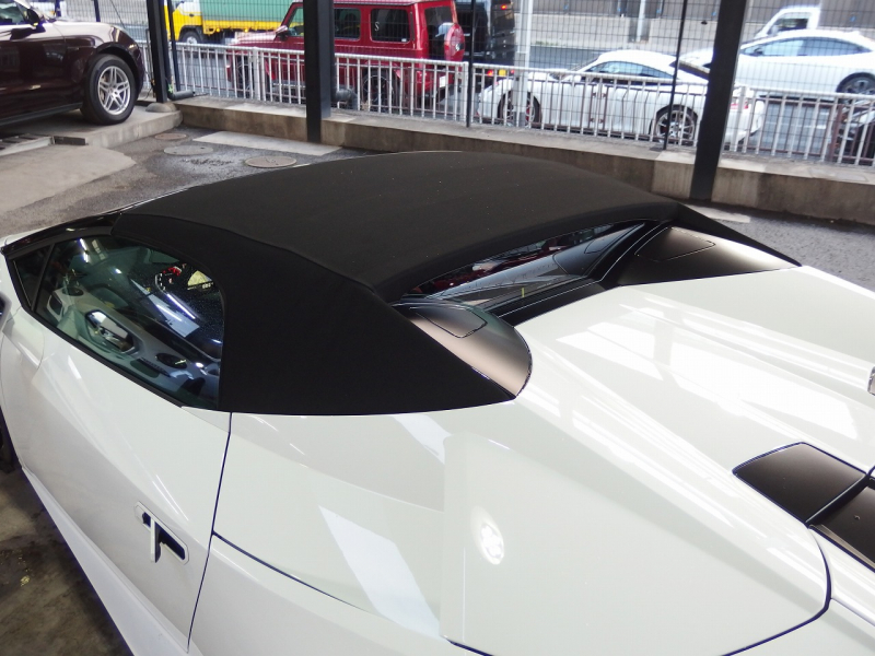 ランボルギーニ&nbsp;ウラカン&nbsp;LP610-4　スパイダー　正規ディーラー車　左ハンドル　純正20インチアルミ　フロントリフター　シートヒーター&nbsp;中古車