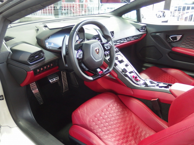 ランボルギーニ&nbsp;ウラカン&nbsp;LP610-4　スパイダー　正規ディーラー車　左ハンドル　純正20インチアルミ　フロントリフター　シートヒーター&nbsp;中古車