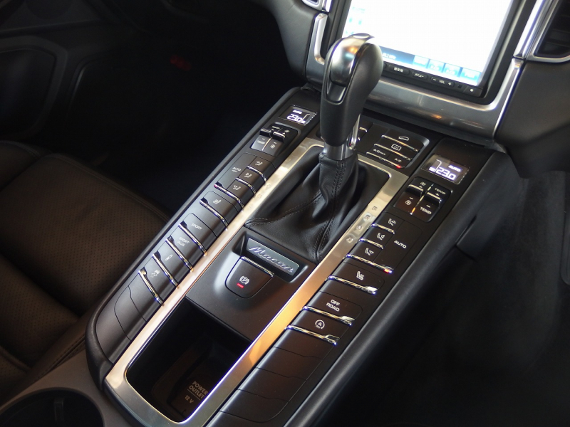 ポルシェ&nbsp;マカン&nbsp;ターボ　EUR-GTエアロ　ES22インチアルミホイール　ESダウンサス　スポーツクロノPKG&nbsp;中古車