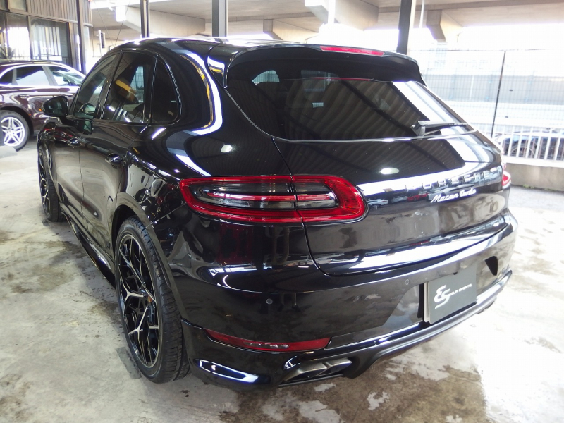 ポルシェ&nbsp;マカン&nbsp;ターボ　EUR-GTエアロ　ES22インチアルミホイール　ESダウンサス　スポーツクロノPKG&nbsp;中古車