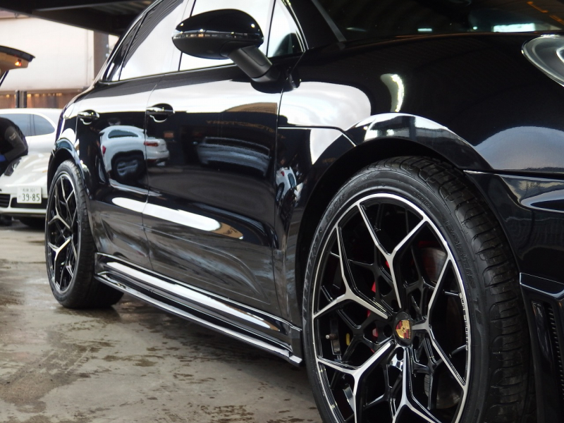 ポルシェ&nbsp;マカン&nbsp;ターボ　EUR-GTエアロ　ES22インチアルミホイール　ESダウンサス　スポーツクロノPKG&nbsp;中古車