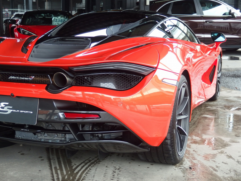 マクラーレン 720S 正規ディーラー車 右ハンドル スポーツエキゾースト フロントリフトシステム 純正鍛造アルミホイール 中古車