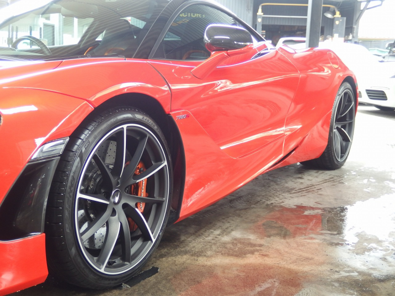 マクラーレン 720S 正規ディーラー車 右ハンドル スポーツエキゾースト フロントリフトシステム 純正鍛造アルミホイール 中古車
