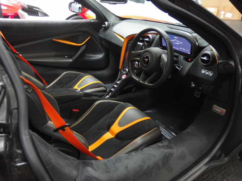 マクラーレン 720S 正規ディーラー車 右ハンドル スポーツエキゾースト フロントリフトシステム 純正鍛造アルミホイール 中古車