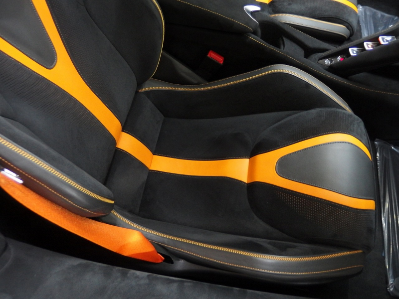マクラーレン 720S 正規ディーラー車 右ハンドル スポーツエキゾースト フロントリフトシステム 純正鍛造アルミホイール 中古車