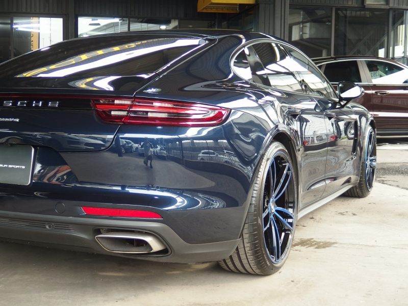 ポルシェ&nbsp;パナメーラ&nbsp;正規ディーラー車　社外22インチアルミ　エアサス　LEDヘッドライト　ポルシェエントリドライブ&nbsp;中古車