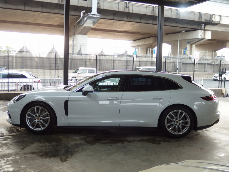 ポルシェ&nbsp;パナメーラ スポーツツーリスモ&nbsp;4S 正規ディーラー車 純正19インチアルミ エアサス LEDヘッドライト パノラマルーフ&nbsp;中古車