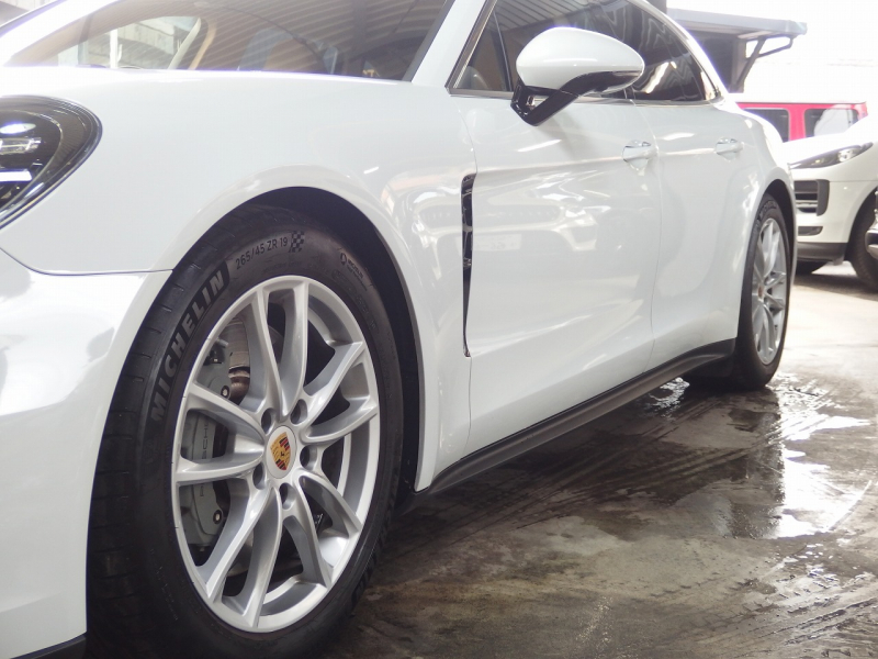 ポルシェ&nbsp;パナメーラ スポーツツーリスモ&nbsp;4S 正規ディーラー車 純正19インチアルミ エアサス LEDヘッドライト パノラマルーフ&nbsp;中古車