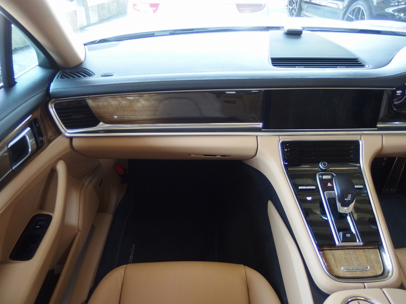 ポルシェ&nbsp;パナメーラ スポーツツーリスモ&nbsp;4S 正規ディーラー車 純正19インチアルミ エアサス LEDヘッドライト パノラマルーフ&nbsp;中古車