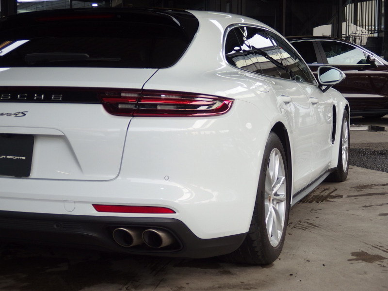 ポルシェ&nbsp;パナメーラ スポーツツーリスモ&nbsp;4S 正規ディーラー車 純正19インチアルミ エアサス LEDヘッドライト パノラマルーフ&nbsp;中古車