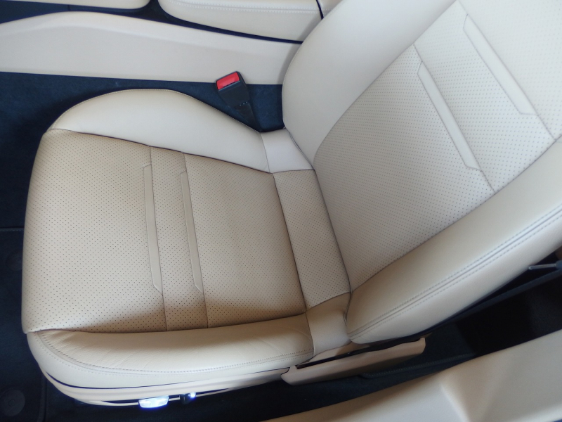 ポルシェ&nbsp;パナメーラ スポーツツーリスモ&nbsp;4S 正規ディーラー車 純正19インチアルミ エアサス LEDヘッドライト パノラマルーフ&nbsp;中古車