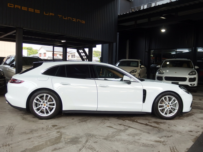 ポルシェ&nbsp;パナメーラ スポーツツーリスモ&nbsp;4S 正規ディーラー車 純正19インチアルミ エアサス LEDヘッドライト パノラマルーフ&nbsp;中古車