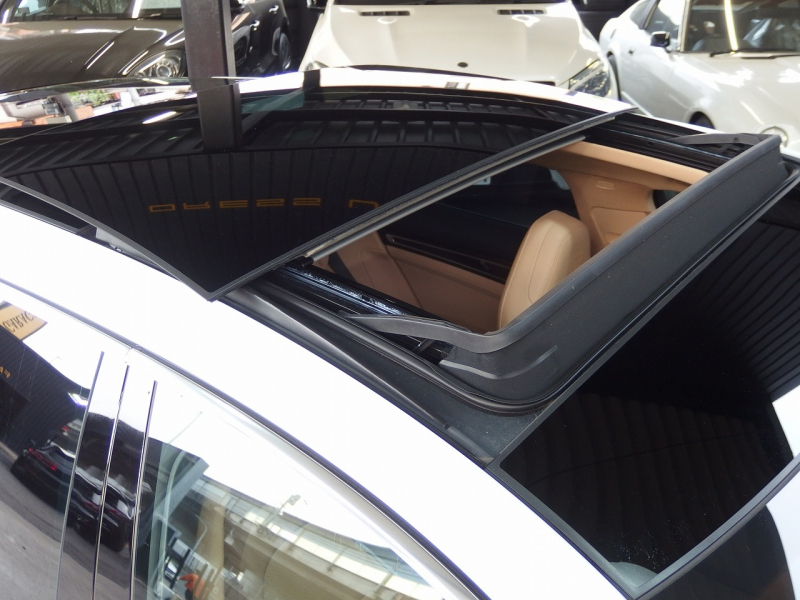 ポルシェ&nbsp;パナメーラ スポーツツーリスモ&nbsp;4S 正規ディーラー車 純正19インチアルミ エアサス LEDヘッドライト パノラマルーフ&nbsp;中古車