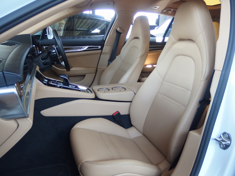 ポルシェ&nbsp;パナメーラ スポーツツーリスモ&nbsp;4S 正規ディーラー車 純正19インチアルミ エアサス LEDヘッドライト パノラマルーフ&nbsp;中古車