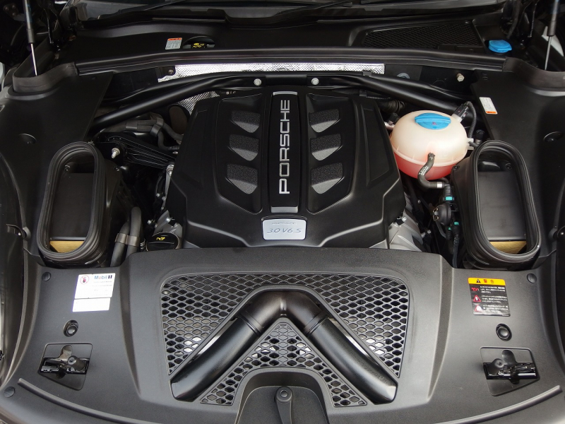 ポルシェ&nbsp;マカン&nbsp;S　EUR-GTエアロ　ESダウンサス　ES22インチアルミ&nbsp;中古車