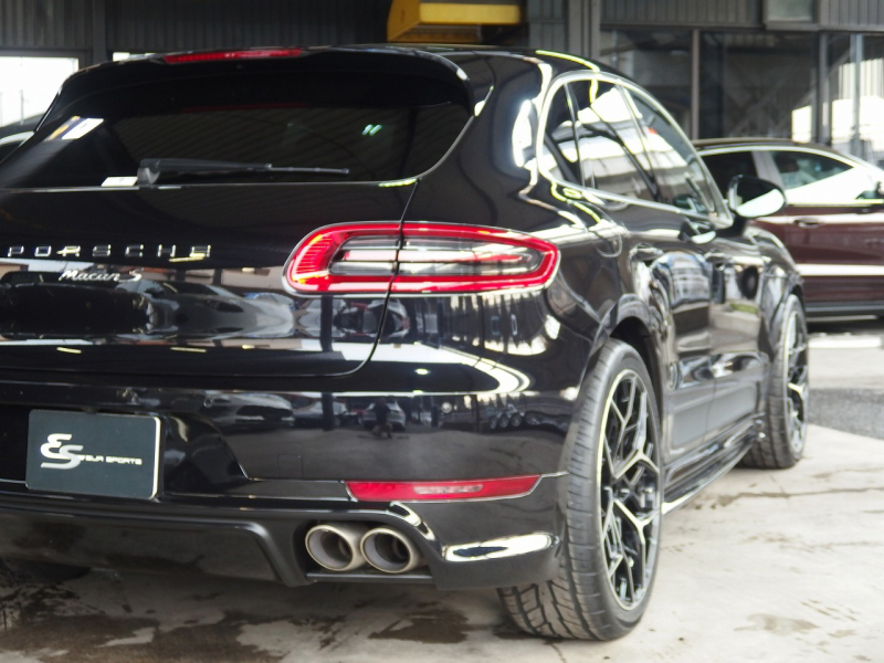 ポルシェ&nbsp;マカン&nbsp;S　EUR-GTエアロ　ESダウンサス　ES22インチアルミ&nbsp;中古車