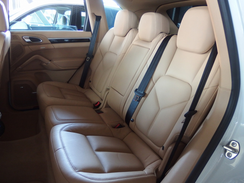 ポルシェ&nbsp;カイエン&nbsp;S　スポーツクロノPKG　ポルシェエントリドライブ　シートヒーター　BOSE&nbsp;中古車