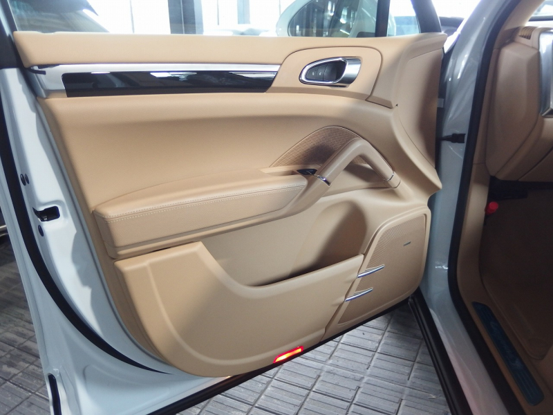 ポルシェ&nbsp;カイエン&nbsp;S　スポーツクロノPKG　ポルシェエントリドライブ　シートヒーター　BOSE&nbsp;中古車