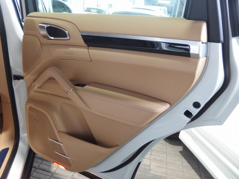 ポルシェ&nbsp;カイエン&nbsp;S　スポーツクロノPKG　ポルシェエントリドライブ　シートヒーター　BOSE&nbsp;中古車