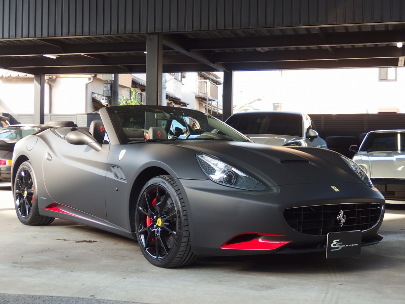 フェラーリ&nbsp;カリフォルニア&nbsp;F1　DCT　正規ディーラー車　左ハンドル　マットブラックフルラッピング　20インチアルミ　&nbsp;中古車