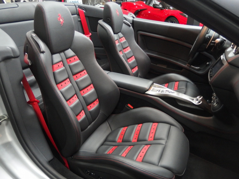 フェラーリ&nbsp;カリフォルニア&nbsp;F1　DCT　正規ディーラー車　左ハンドル　マットブラックフルラッピング　20インチアルミ　&nbsp;中古車