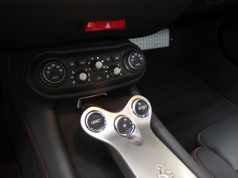 フェラーリ&nbsp;カリフォルニア&nbsp;F1　DCT　正規ディーラー車　左ハンドル　マットブラックフルラッピング　20インチアルミ　&nbsp;中古車