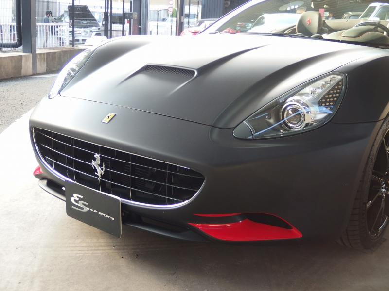 フェラーリ&nbsp;カリフォルニア&nbsp;F1　DCT　正規ディーラー車　左ハンドル　マットブラックフルラッピング　20インチアルミ　&nbsp;中古車