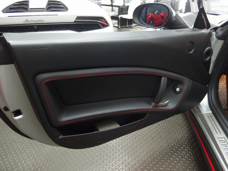 フェラーリ&nbsp;カリフォルニア&nbsp;F1　DCT　正規ディーラー車　左ハンドル　マットブラックフルラッピング　20インチアルミ　&nbsp;中古車