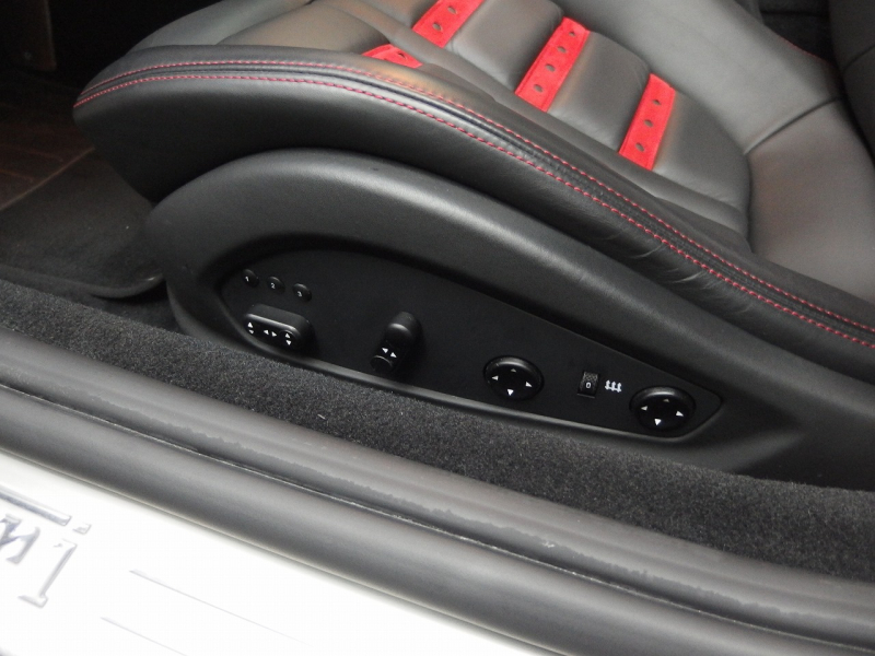 フェラーリ&nbsp;カリフォルニア&nbsp;F1　DCT　正規ディーラー車　左ハンドル　マットブラックフルラッピング　20インチアルミ　&nbsp;中古車