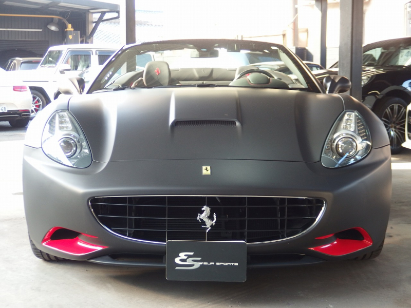 フェラーリ&nbsp;カリフォルニア&nbsp;F1　DCT　正規ディーラー車　左ハンドル　マットブラックフルラッピング　20インチアルミ　&nbsp;中古車