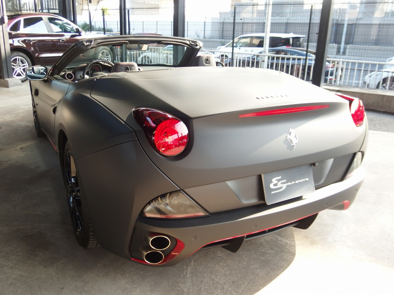 フェラーリ&nbsp;カリフォルニア&nbsp;F1　DCT　正規ディーラー車　左ハンドル　マットブラックフルラッピング　20インチアルミ　&nbsp;中古車