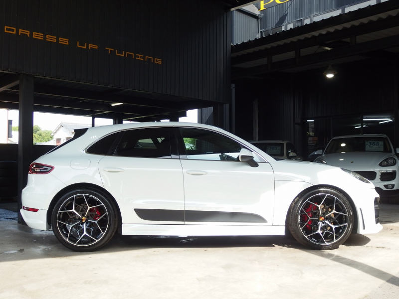 ポルシェ&nbsp;マカン&nbsp;S　正規ディーラー車　EUR-GTエアロ　ESダウンサス　ES22インチアルミホイール　スポクロPKG&nbsp;中古車