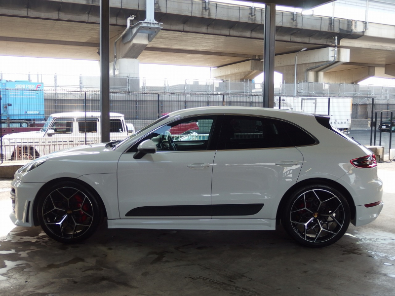 ポルシェ&nbsp;マカン&nbsp;S　正規ディーラー車　EUR-GTエアロ　ESダウンサス　ES22インチアルミホイール　スポクロPKG&nbsp;中古車